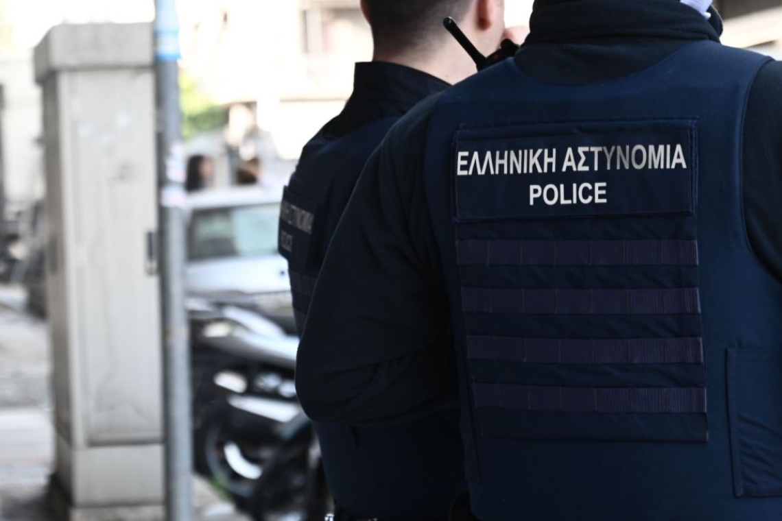 Ανακάλυψη όπλων και χρυσαφικών σε επιχείρηση της ΕΛΑΣ στη Φυλή